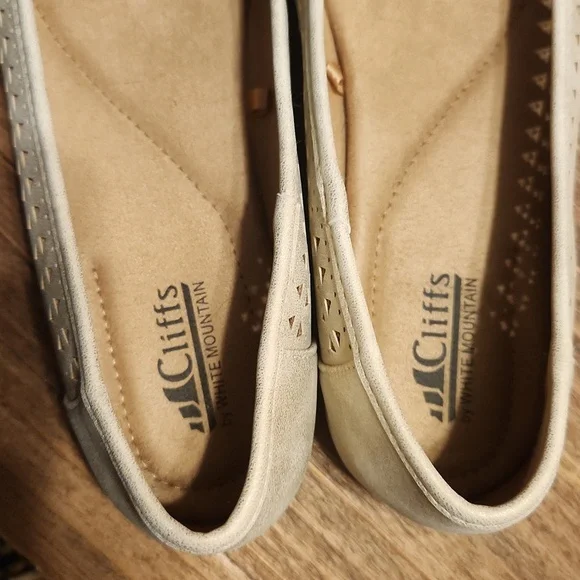 Cliffs By White Mountain Cut-Out Flats, Size 10M - Picture 7 of 9